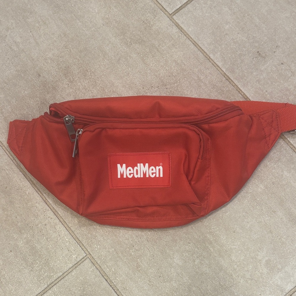MedMen large Red Waist Bag , 3 zipper compartments great condition metal facet